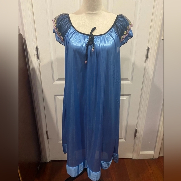 Blue Vintage Inspired Nightie with Embroidered Sleeves Sz 2X/3X PLUS - Picture 2 of 14